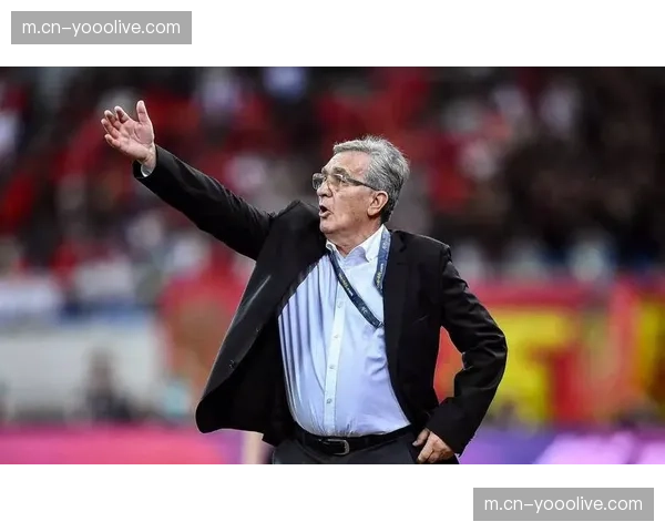 海港菱形中场站位尝试失败 战术调整未能扭转颓势